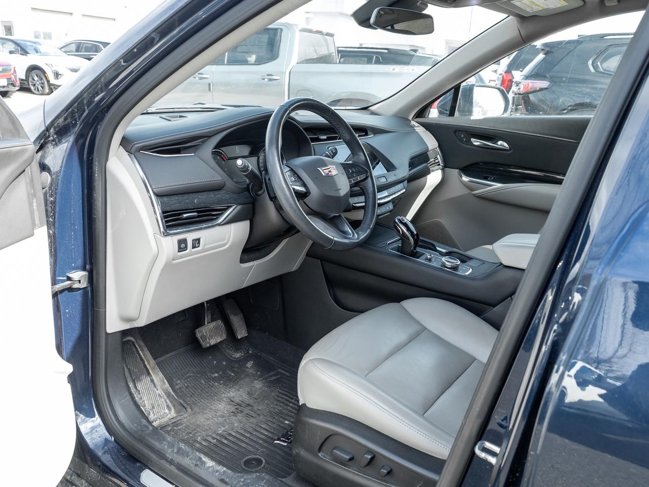 2020 Cadillac XT4 Luxury AWD   Sunroof   Heated Seats   Remote start Photo