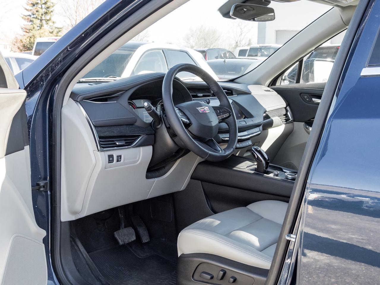 2020 Cadillac XT4 Luxury AWD   Sunroof   Heated Seats   Remote start Photo