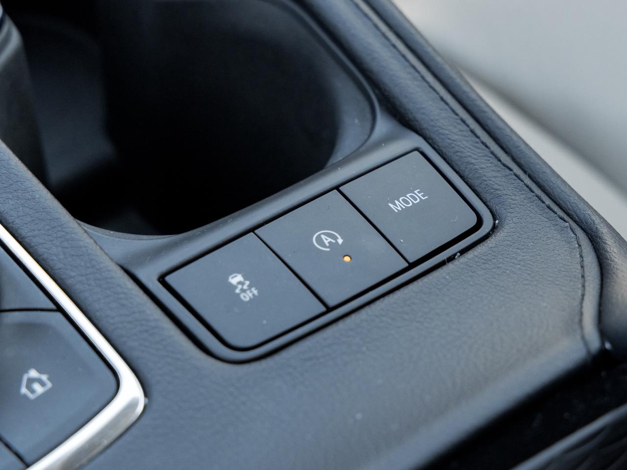 2020 Cadillac XT4 Luxury AWD   Sunroof   Heated Seats   Remote start Photo