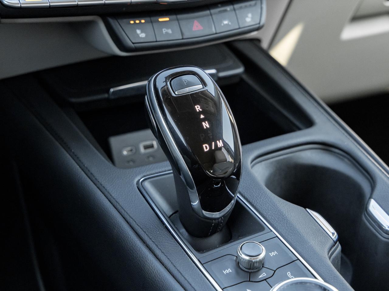 2020 Cadillac XT4 Luxury AWD   Sunroof   Heated Seats   Remote start Photo