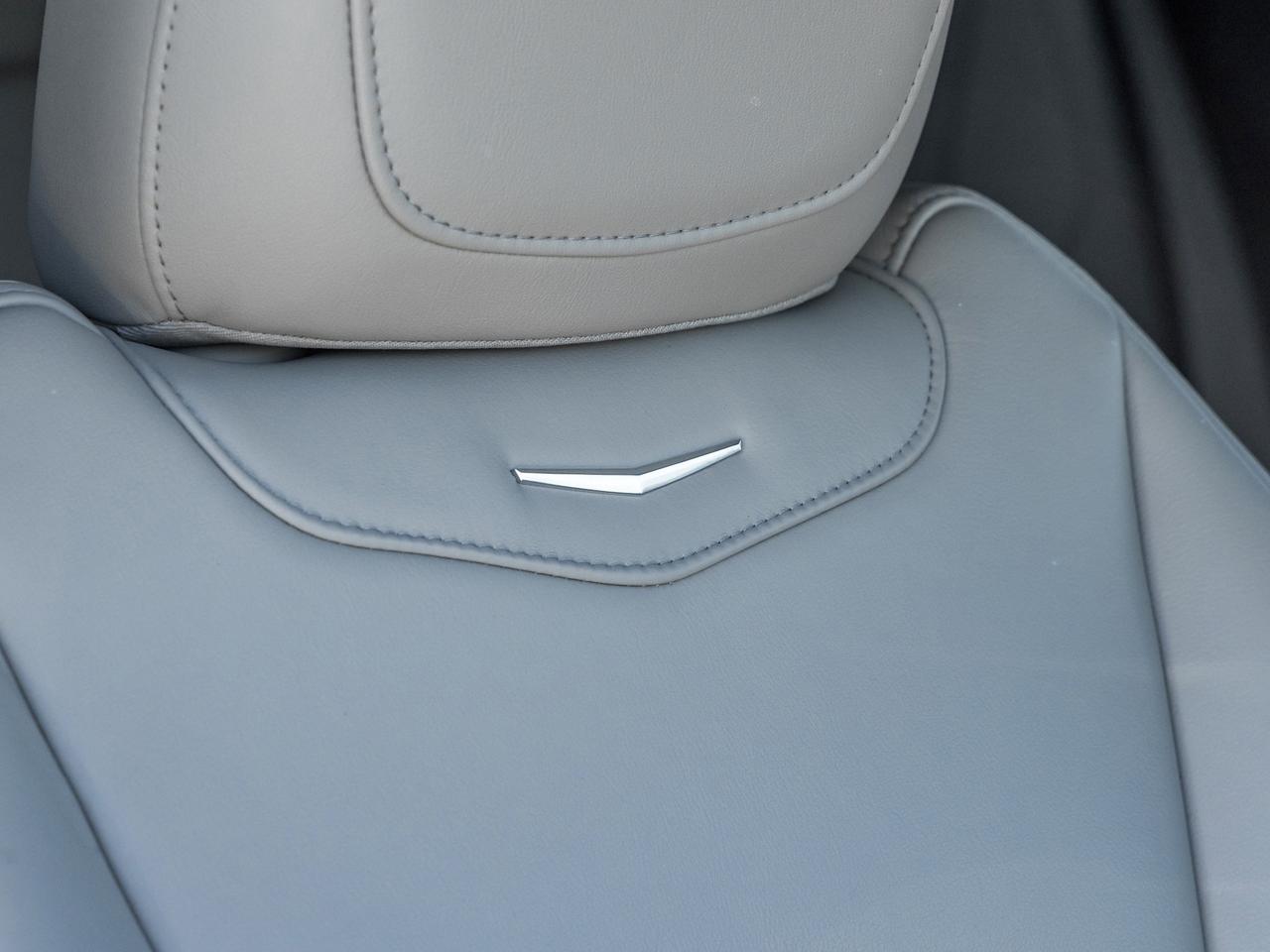 2020 Cadillac XT4 Luxury AWD   Sunroof   Heated Seats   Remote start Photo