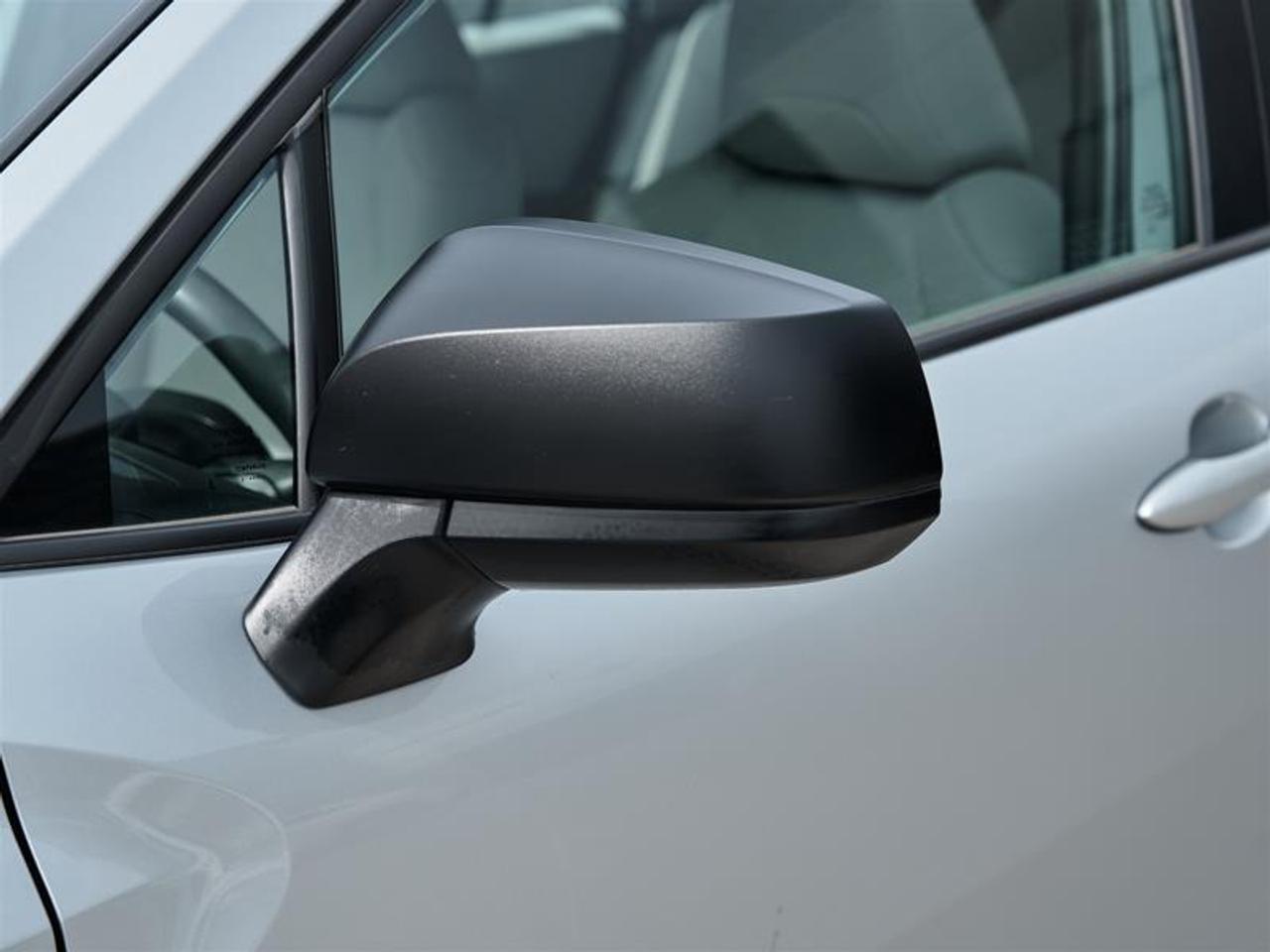 2023 Toyota Corolla Cross L AWD Photo