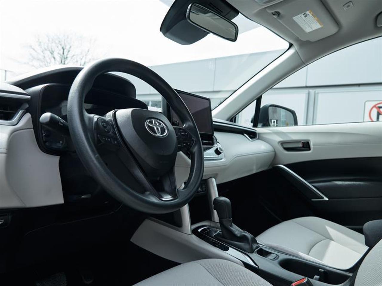 2023 Toyota Corolla Cross L AWD Photo