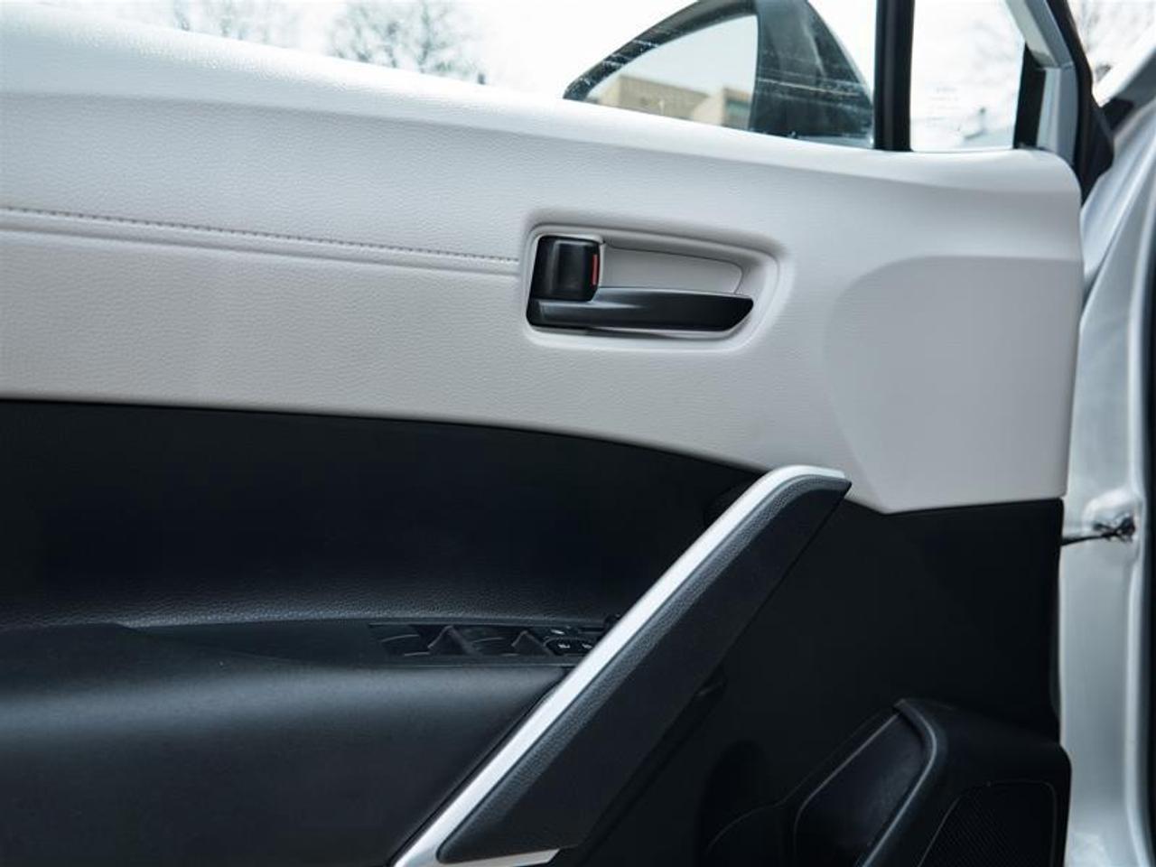 2023 Toyota Corolla Cross L AWD Photo