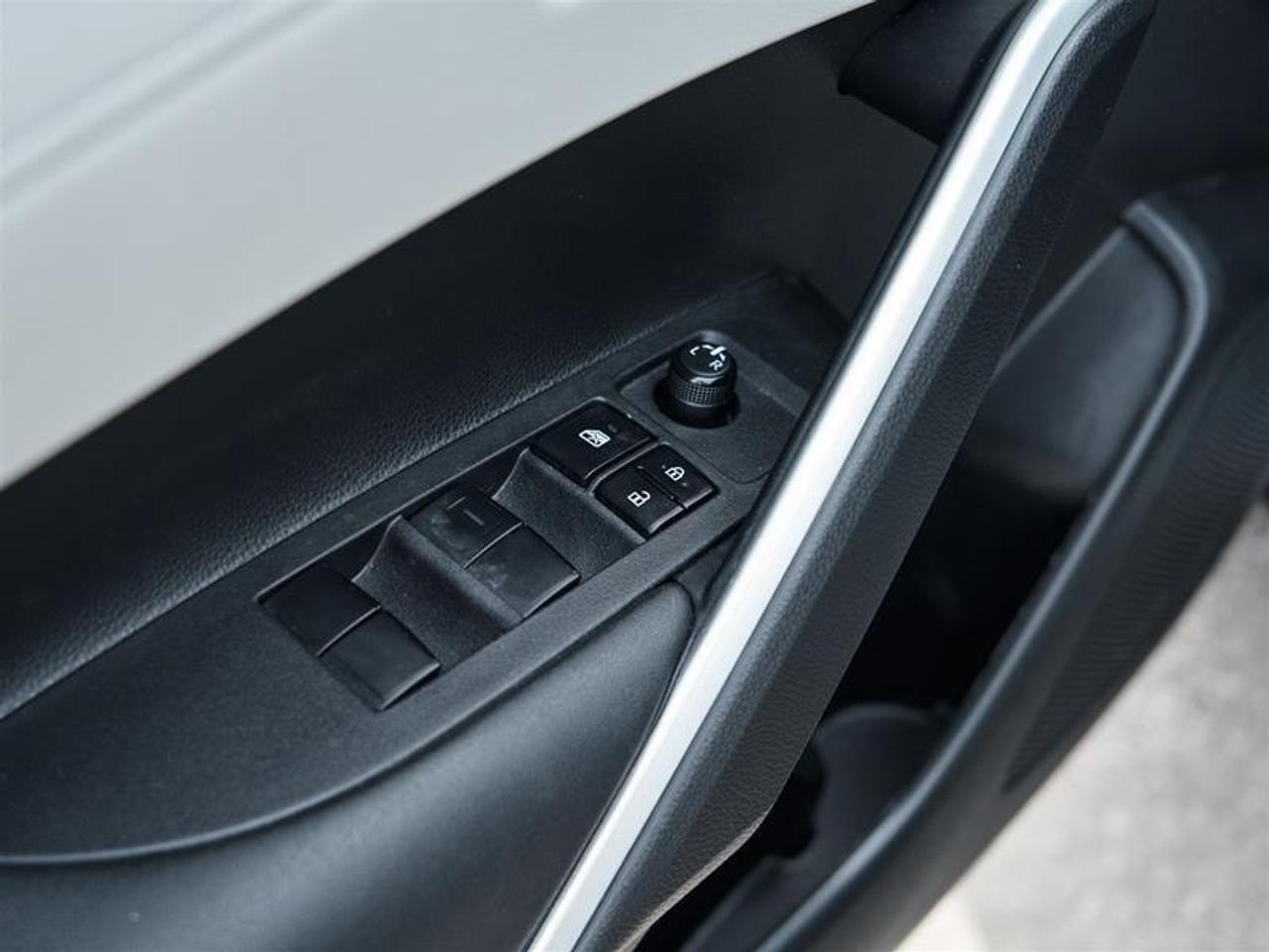 2023 Toyota Corolla Cross L AWD Photo