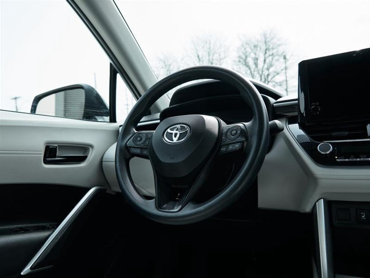 2023 Toyota Corolla Cross L AWD Photo