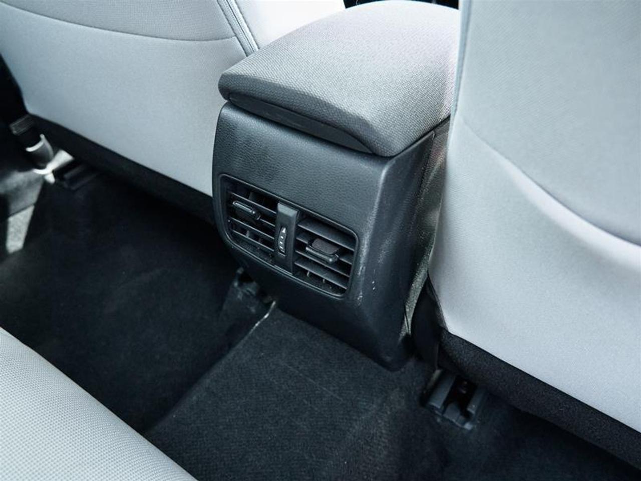 2023 Toyota Corolla Cross L AWD Photo