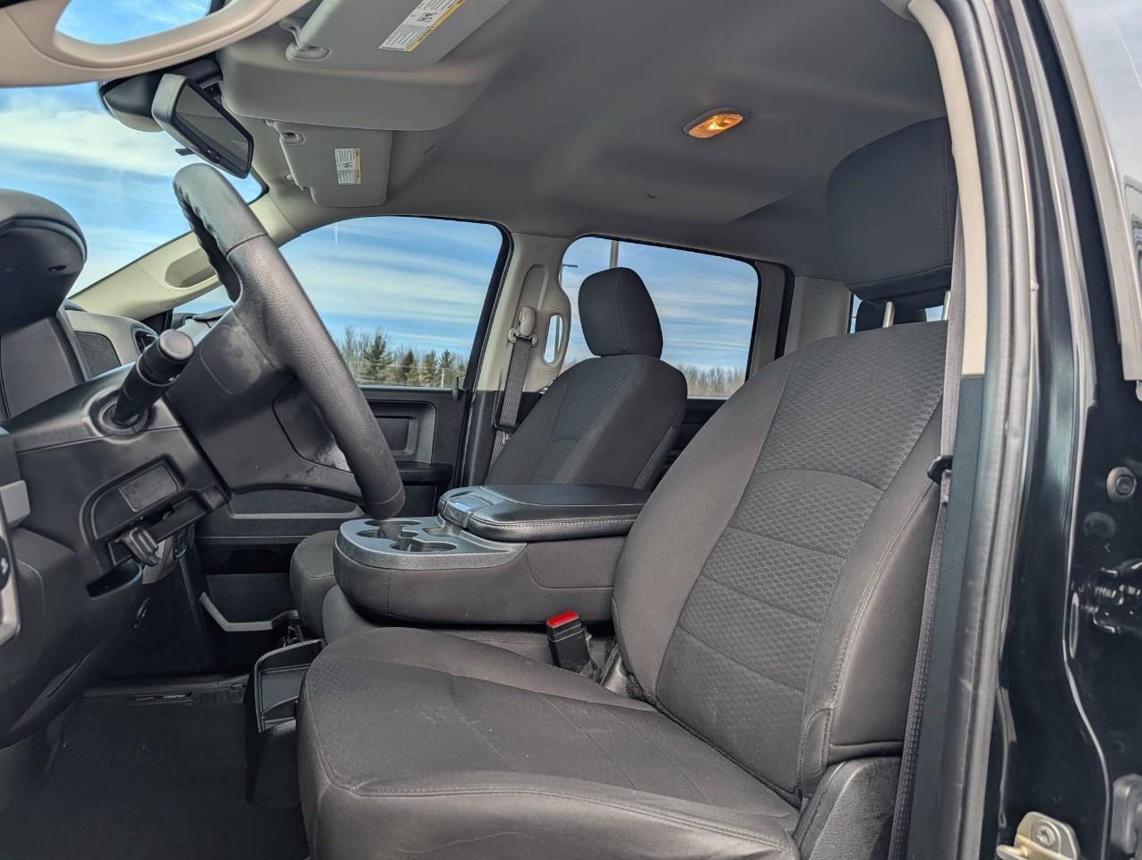 2020 RAM 1500 Classic ST NO ACCIDENTS Photo