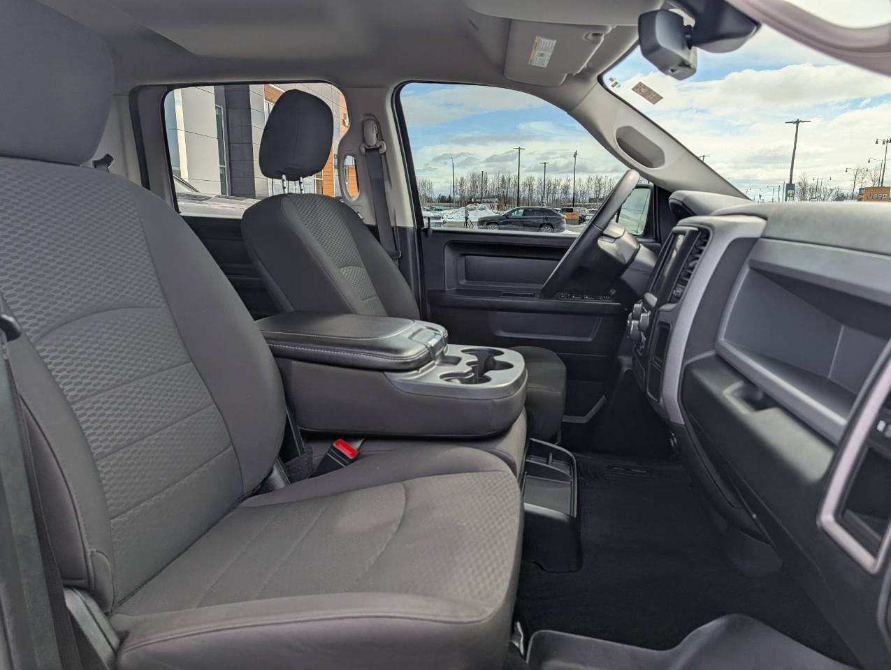 2020 RAM 1500 Classic ST NO ACCIDENTS Photo4