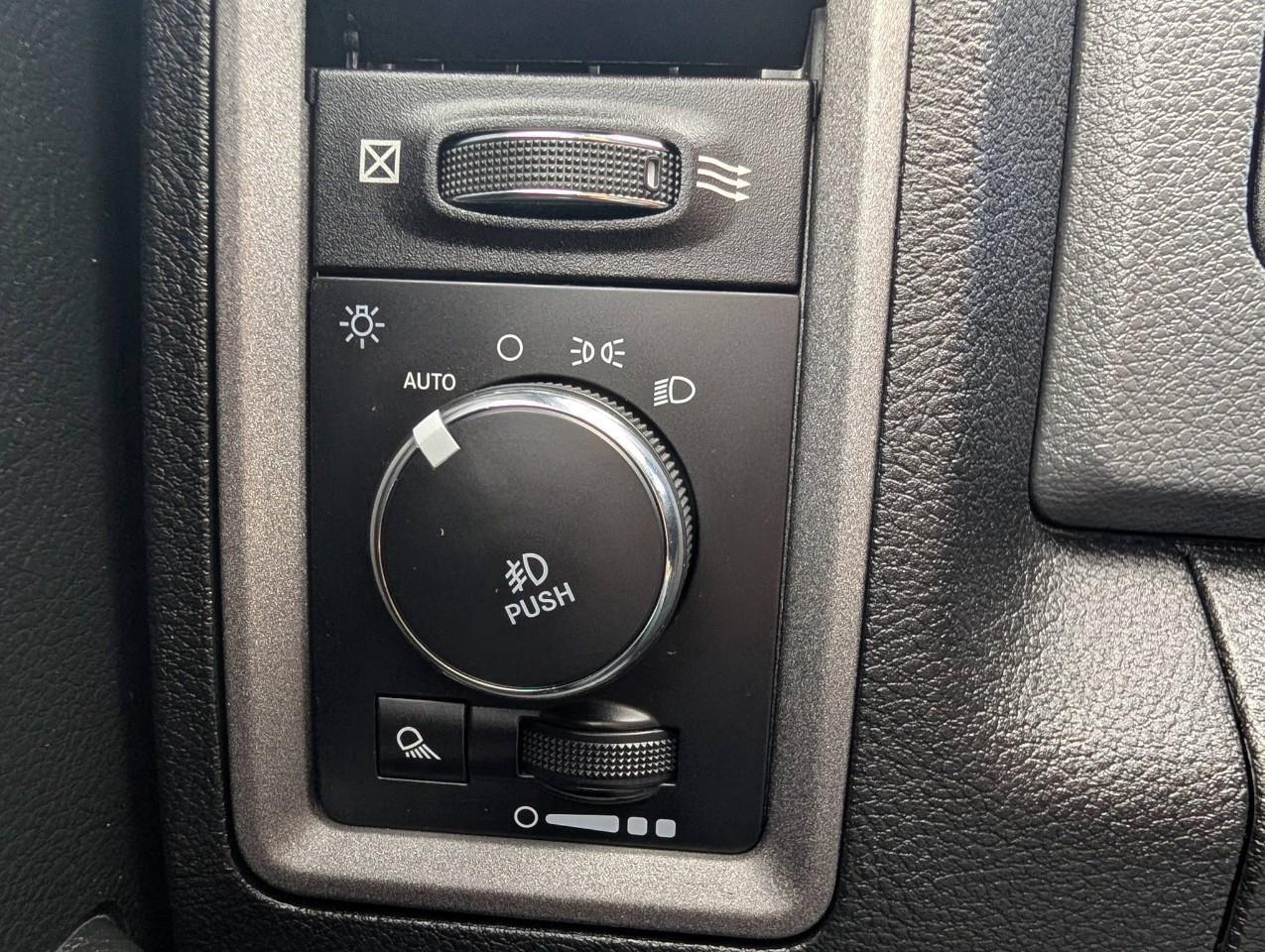 2020 RAM 1500 Classic ST NO ACCIDENTS Photo