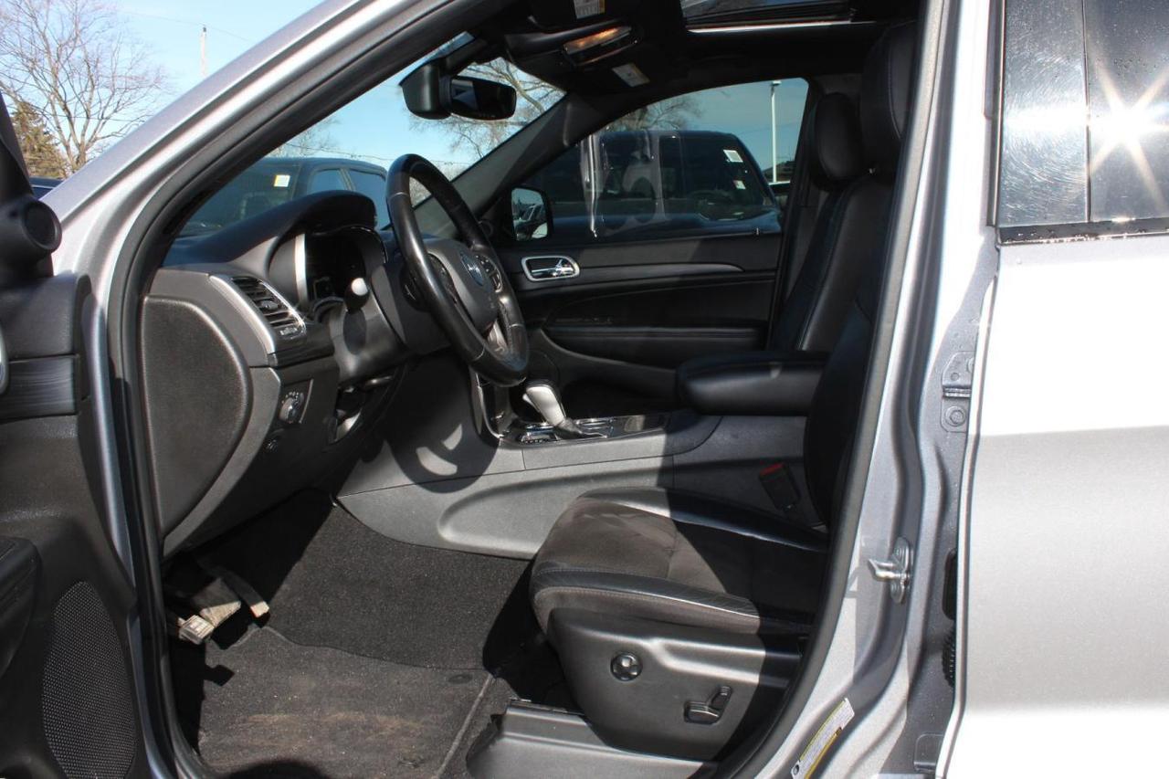 2020 Jeep Grand Cherokee L Laredo  Gps SiriusXM BkpCam HtdSeats Sunroof Photo
