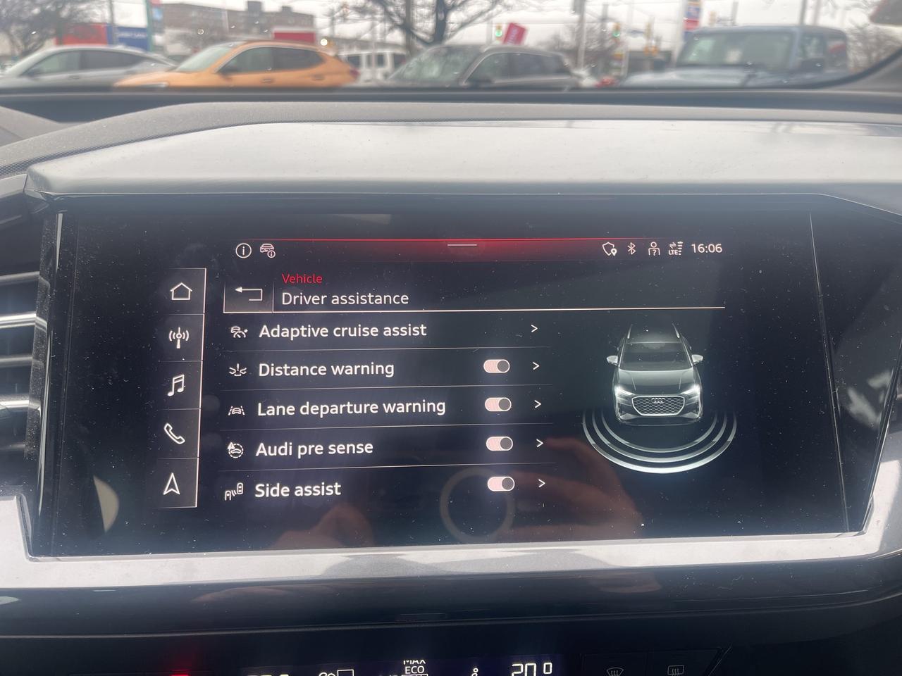 2022 Audi Q4 e-tron quattro Photo4