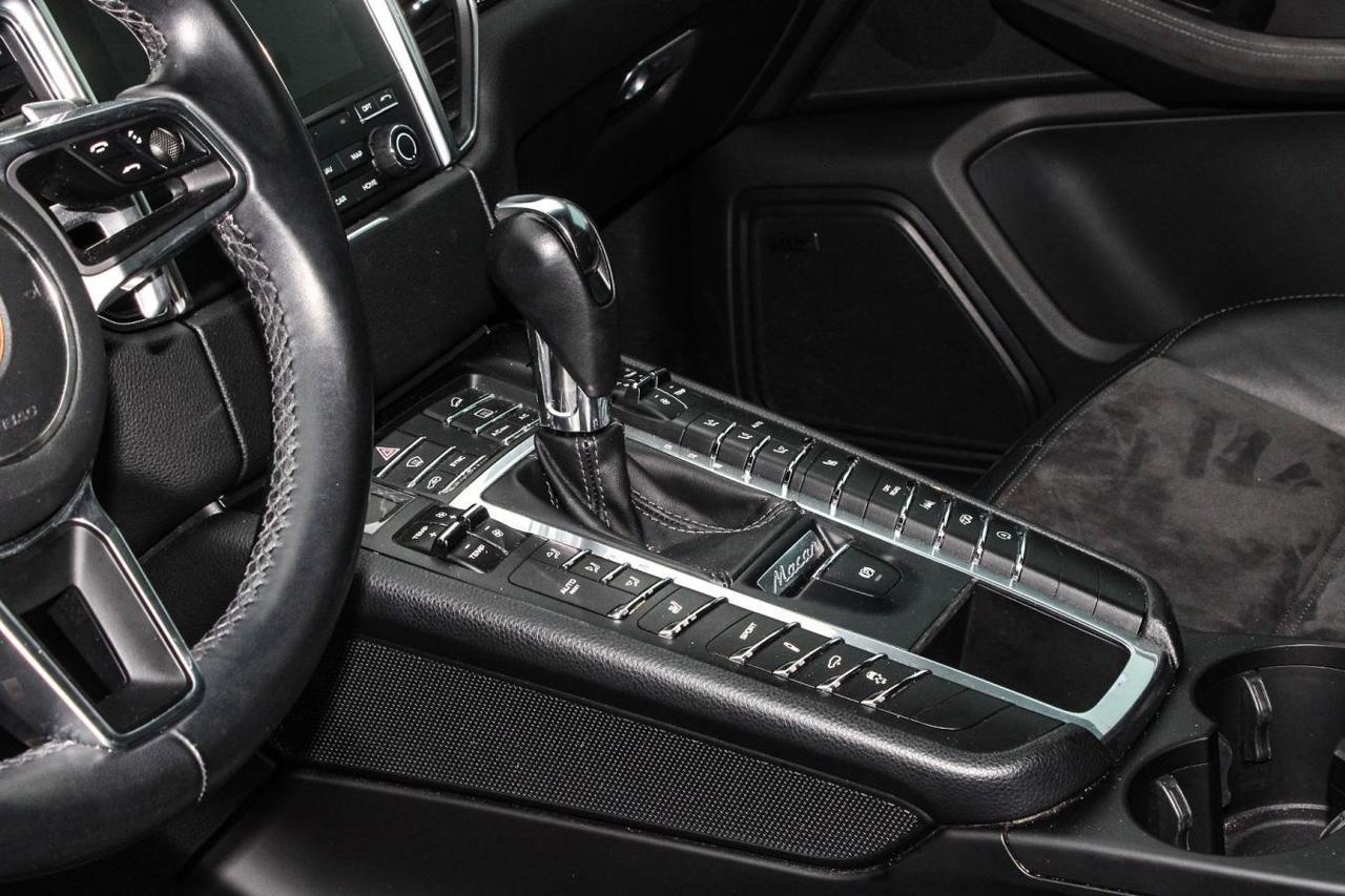 2018 Porsche Macan GTS  Gps BkpCam HtdSeats Moonroof Photo