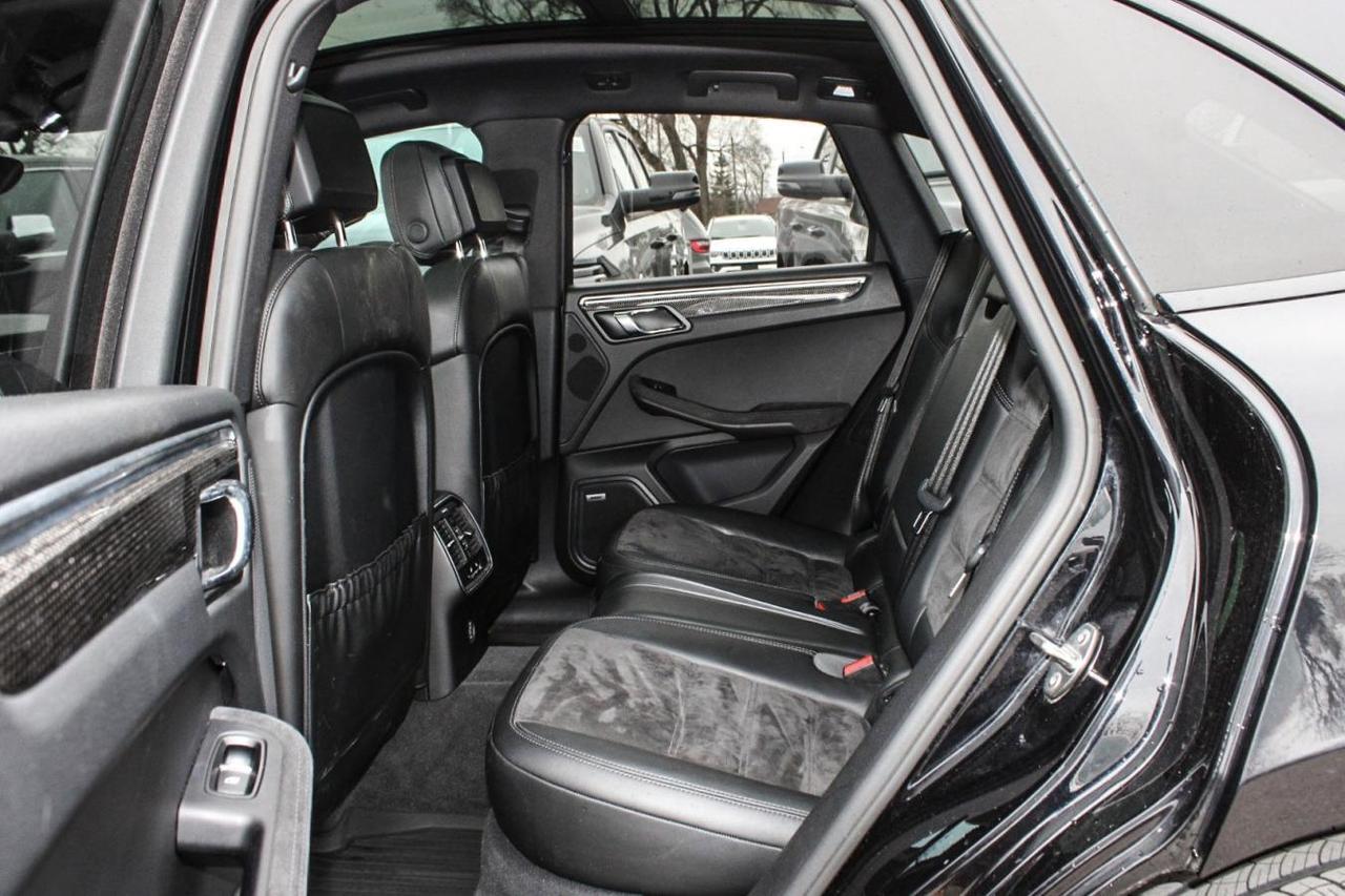 2018 Porsche Macan GTS  Gps BkpCam HtdSeats Moonroof Photo