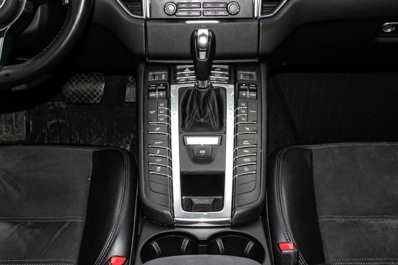 2018 Porsche Macan GTS  Gps BkpCam HtdSeats Moonroof Photo