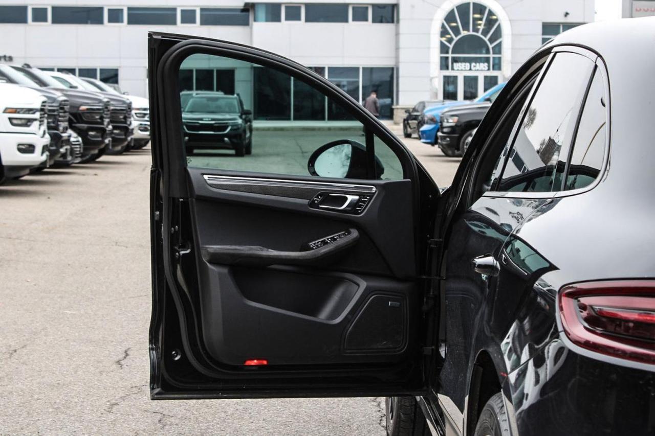 2018 Porsche Macan GTS  Gps BkpCam HtdSeats Moonroof Photo