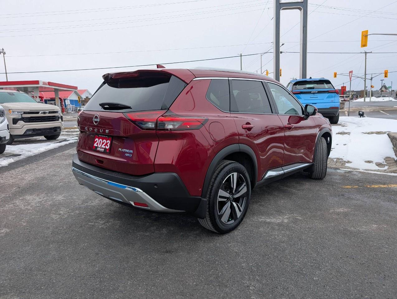2023 Nissan Rogue AWD Platinum Photo3