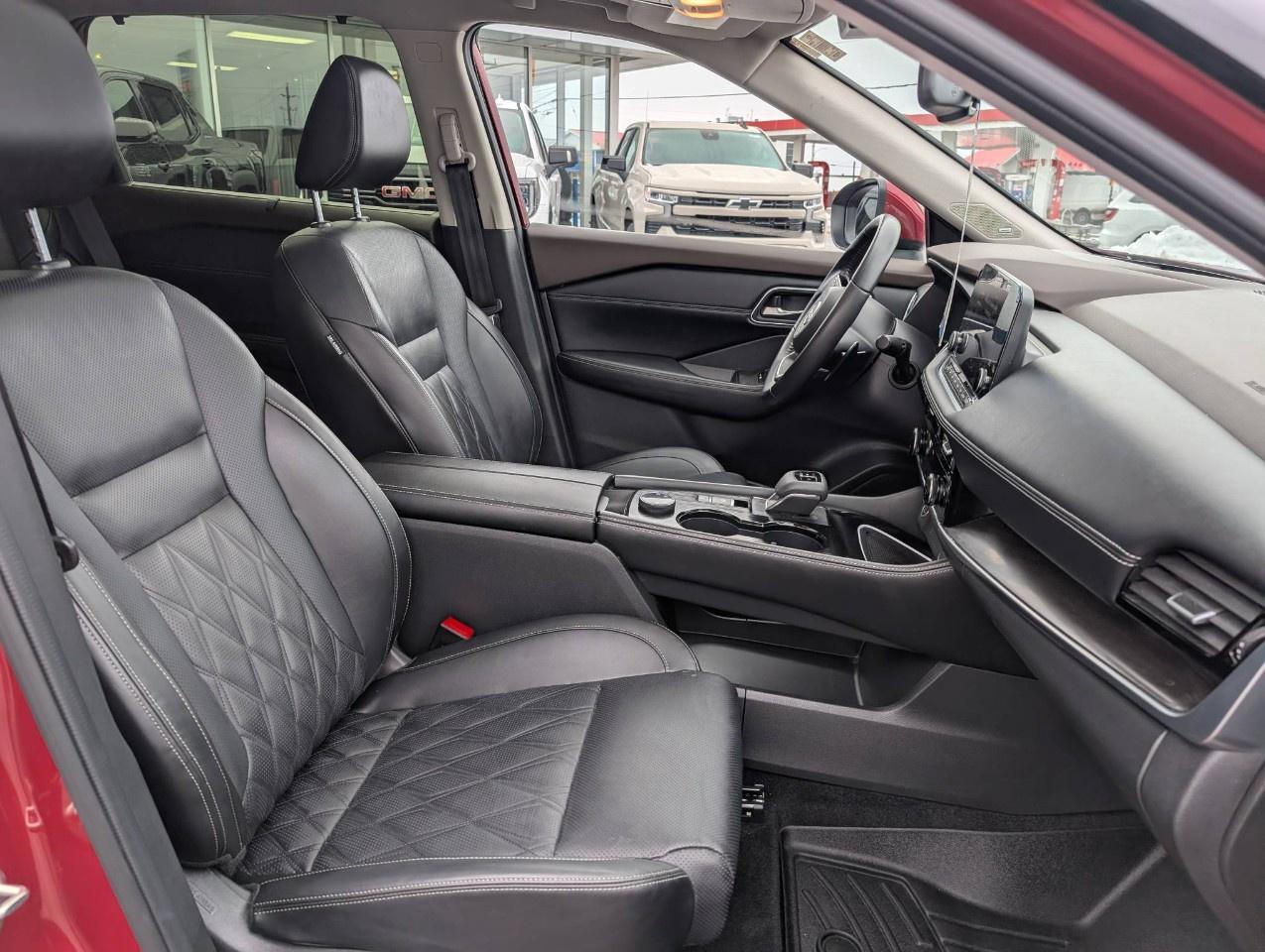 2023 Nissan Rogue AWD Platinum Photo