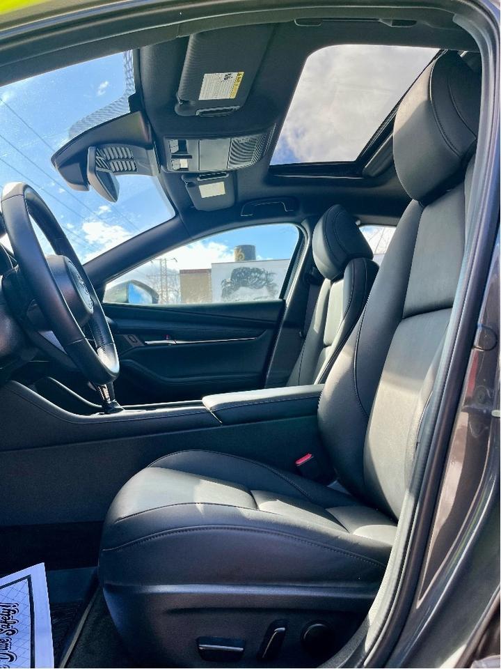 2025 Mazda MAZDA3 GS LUXURY HATCH CERTIFIED Photo