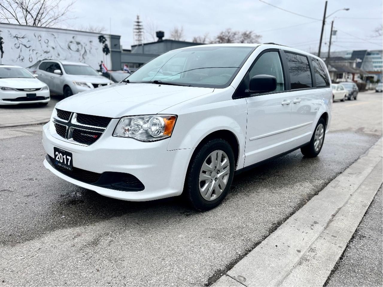 2017 Dodge Grand Caravan ONE OWNER APPLE CARPLAY CERTIFIED Photo0