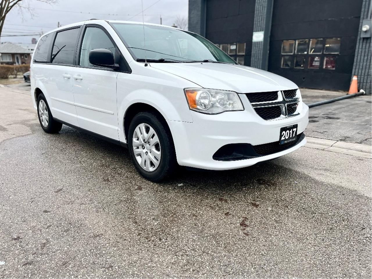 2017 Dodge Grand Caravan ONE OWNER APPLE CARPLAY CERTIFIED Photo