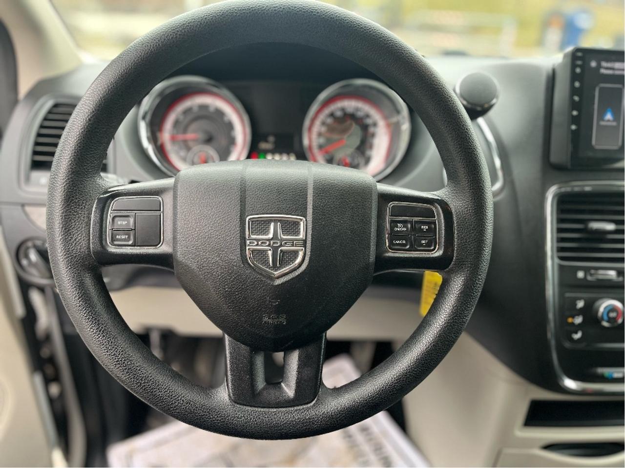 2017 Dodge Grand Caravan ONE OWNER APPLE CARPLAY CERTIFIED Photo