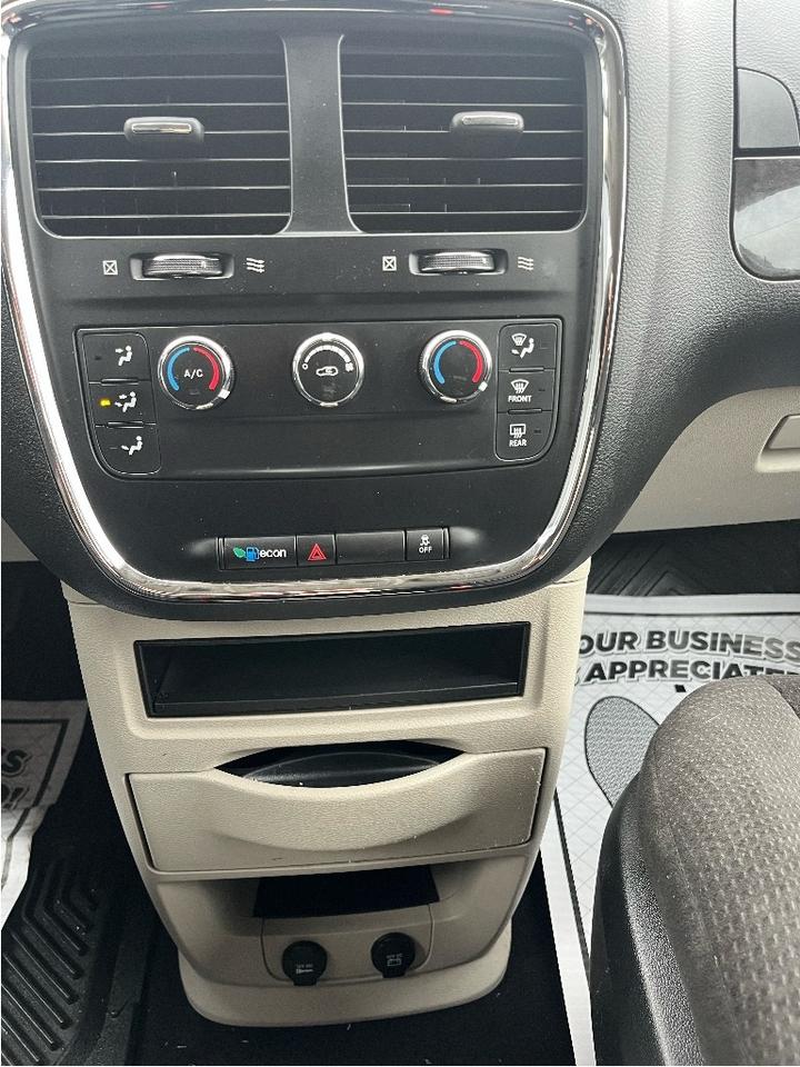 2017 Dodge Grand Caravan ONE OWNER APPLE CARPLAY CERTIFIED Photo