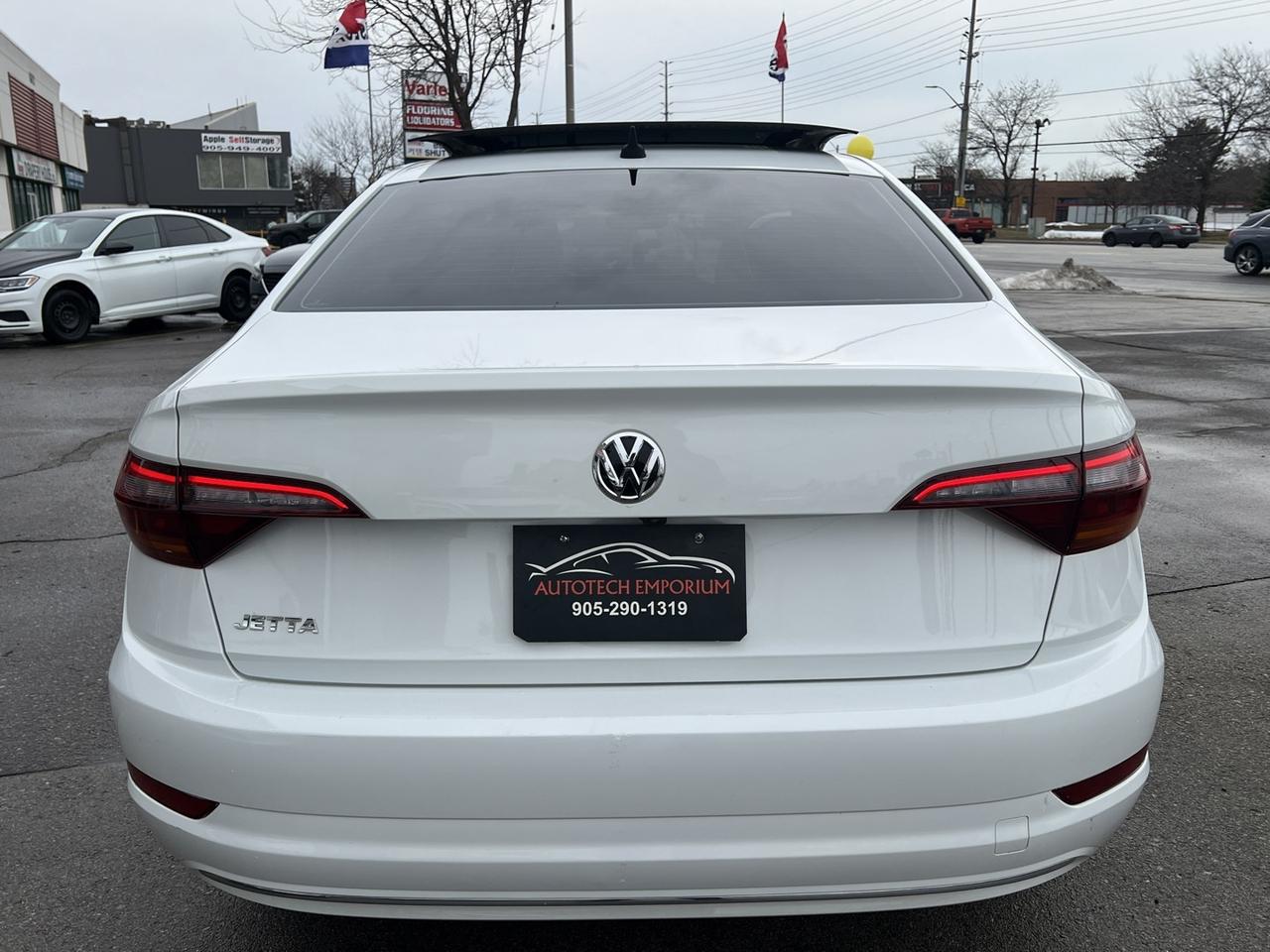 2019 Volkswagen Jetta Highline   Leather   Sunroof   Htd Seats Photo