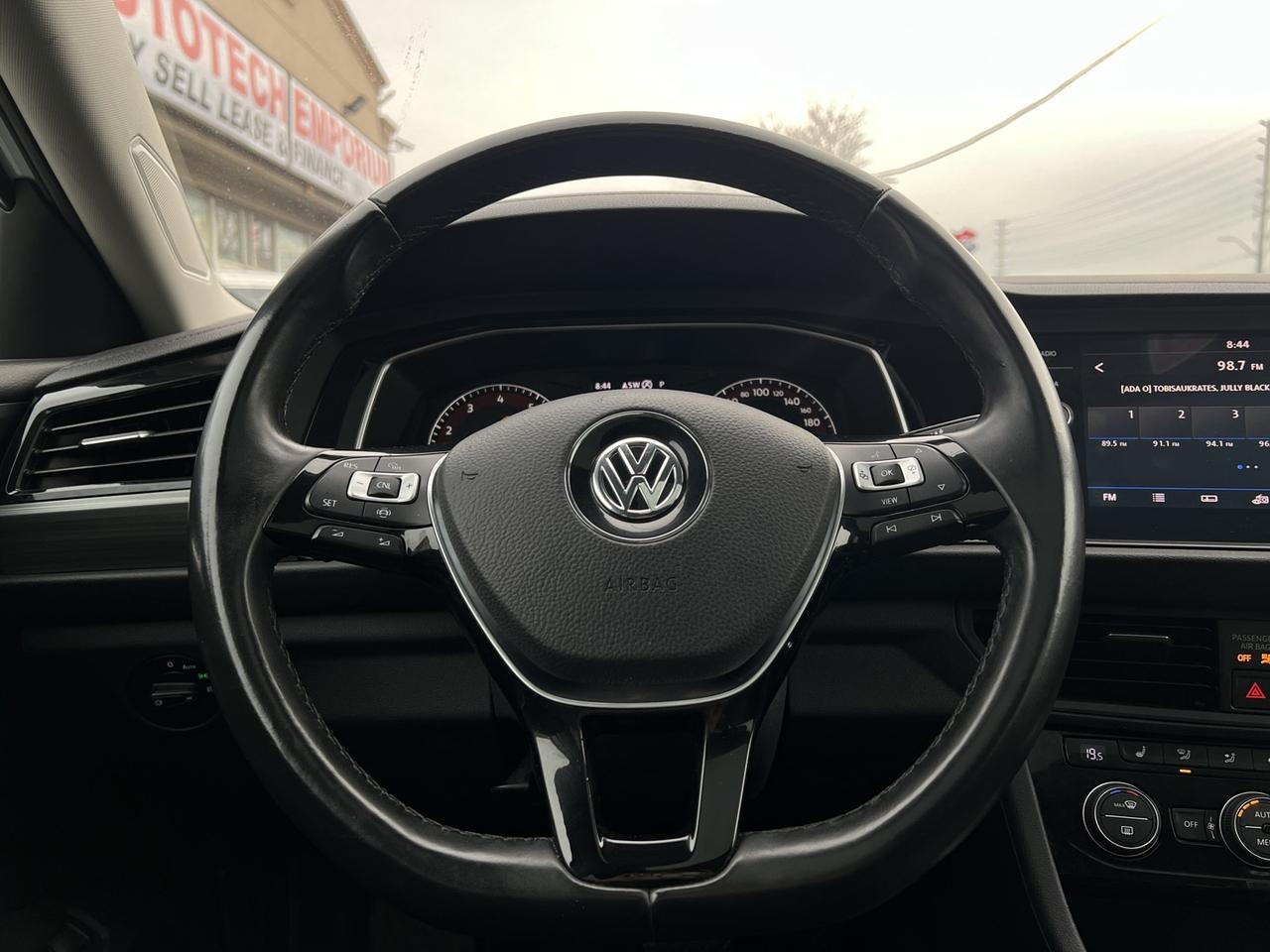 2019 Volkswagen Jetta Highline   Leather   Sunroof   Htd Seats Photo