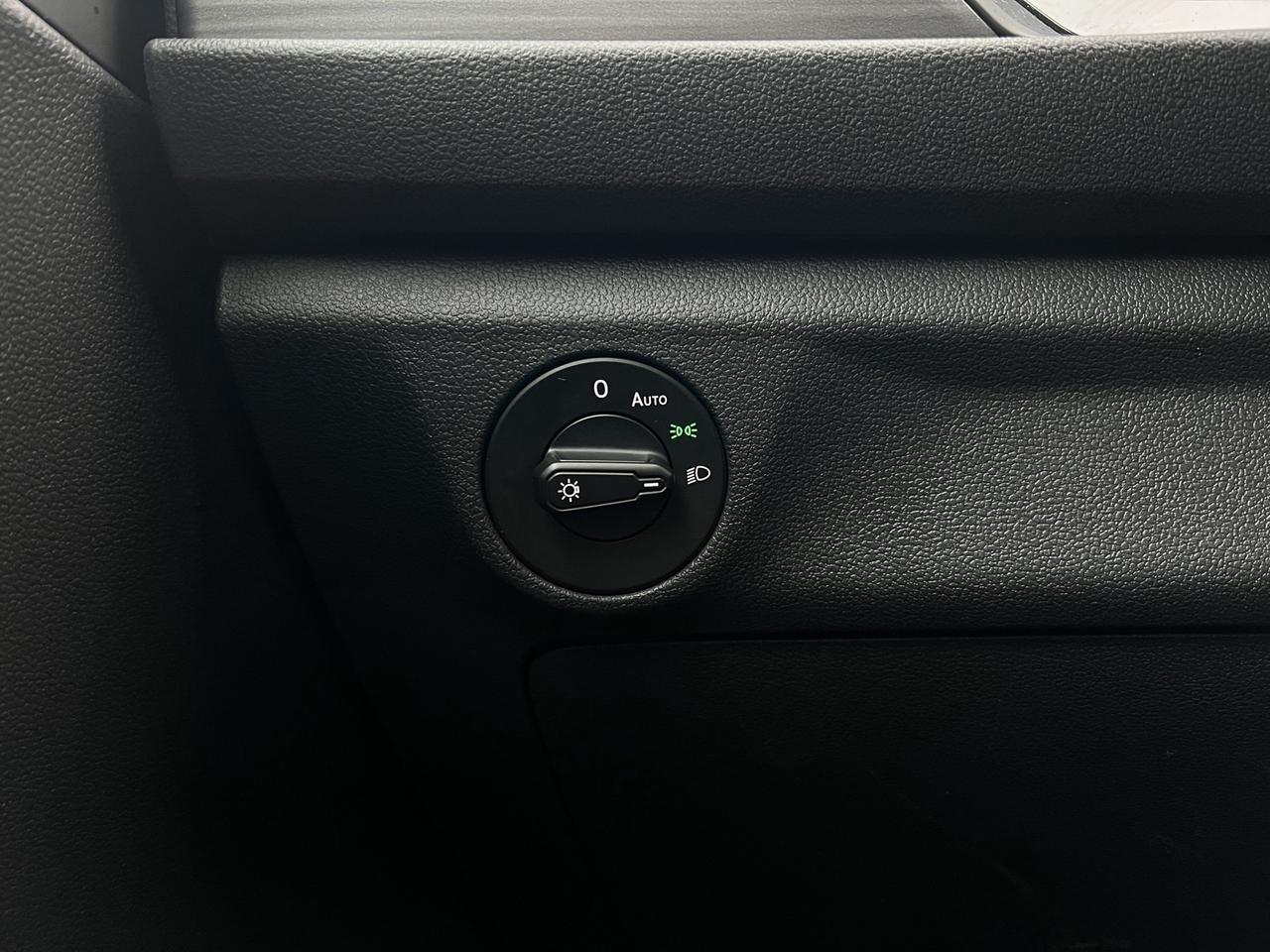 2019 Volkswagen Jetta Highline   Leather   Sunroof   Htd Seats Photo