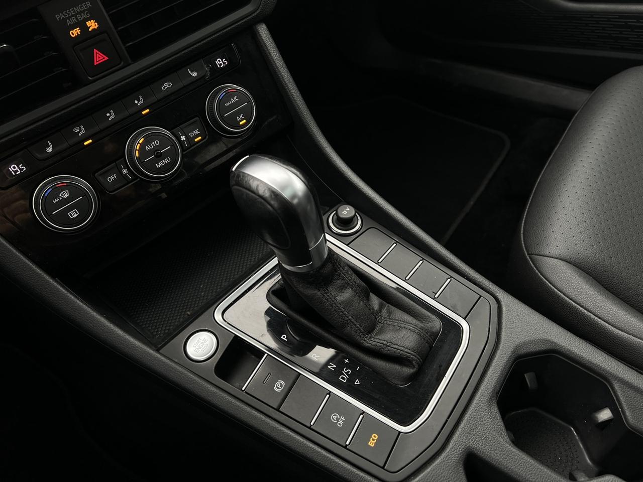 2019 Volkswagen Jetta Highline   Leather   Sunroof   Htd Seats Photo