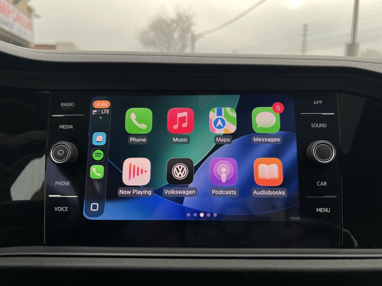 2019 Volkswagen Jetta Highline   Leather   Sunroof   Htd Seats Photo