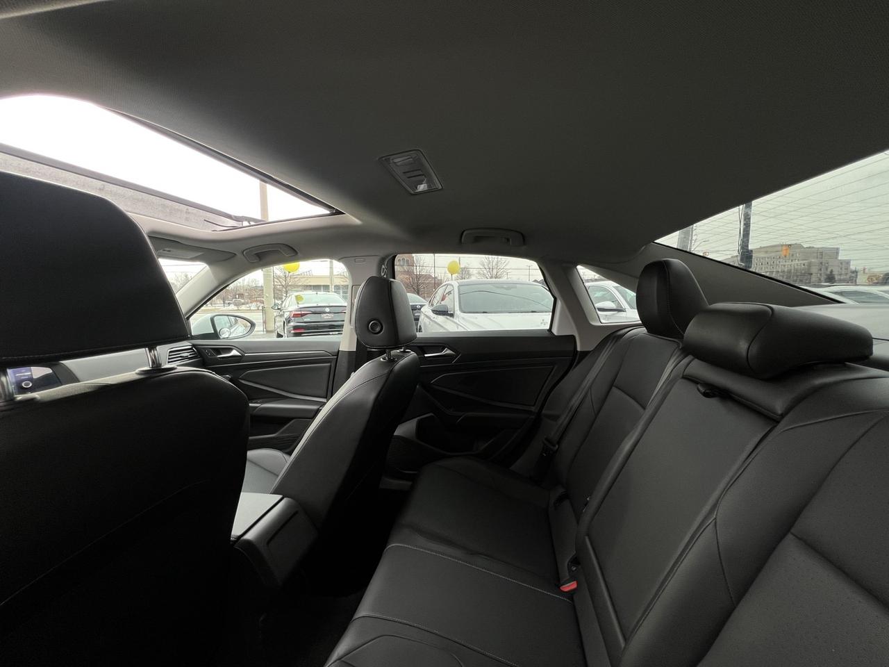 2019 Volkswagen Jetta Highline   Leather   Sunroof   Htd Seats Photo