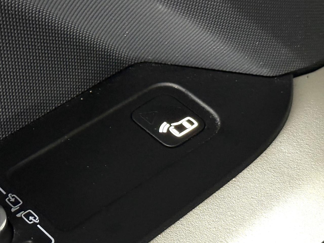 2023 Land Rover Defender No Accidents l 110S l AWD l Land Rover Warranty l Photo