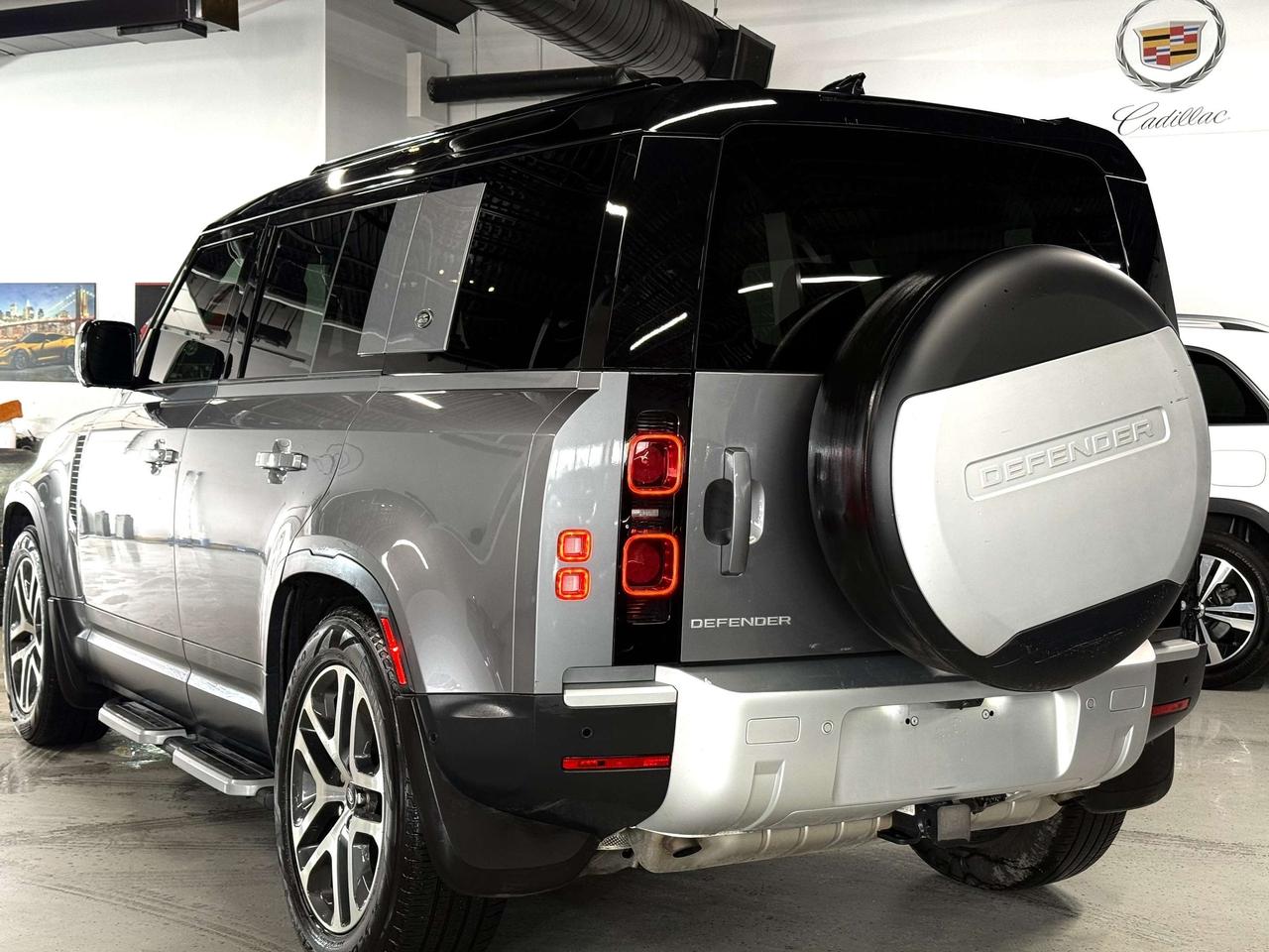 2023 Land Rover Defender No Accidents l P300S l 110 l Land Rover Warranty l Photo