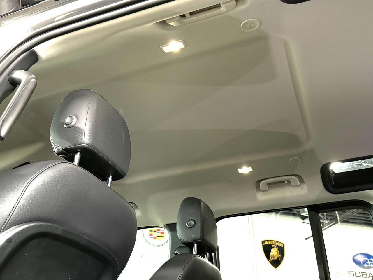 2023 Land Rover Defender No Accidents l P300S l 110 l Land Rover Warranty l Photo