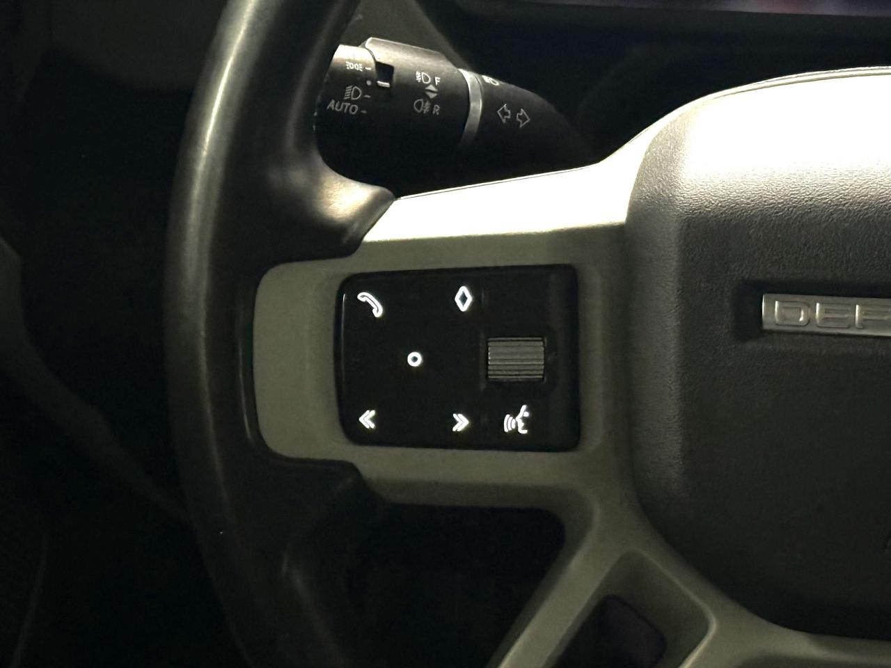 2023 Land Rover Defender No Accidents l P300S l 110 l Land Rover Warranty l Photo