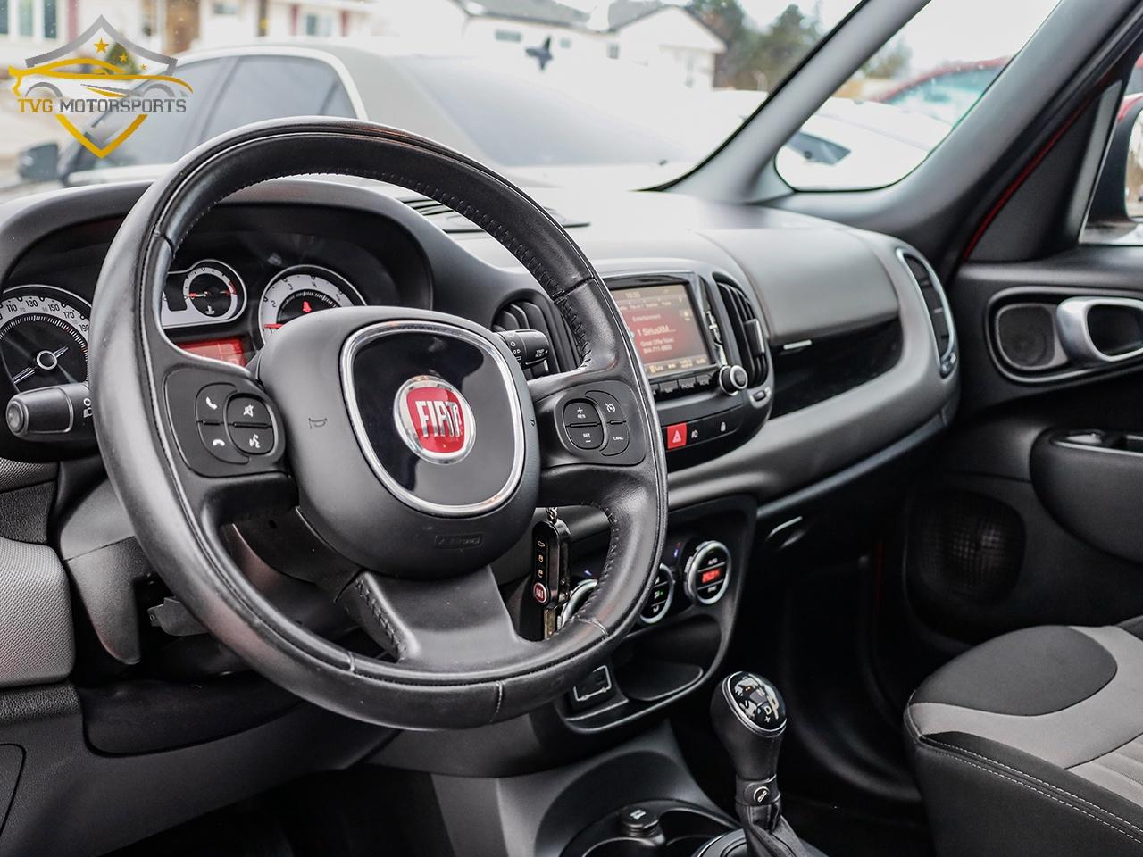 2015 Fiat 500L LOUNGE SPORT HATCBACK - Local Trade Low Kms! Photo