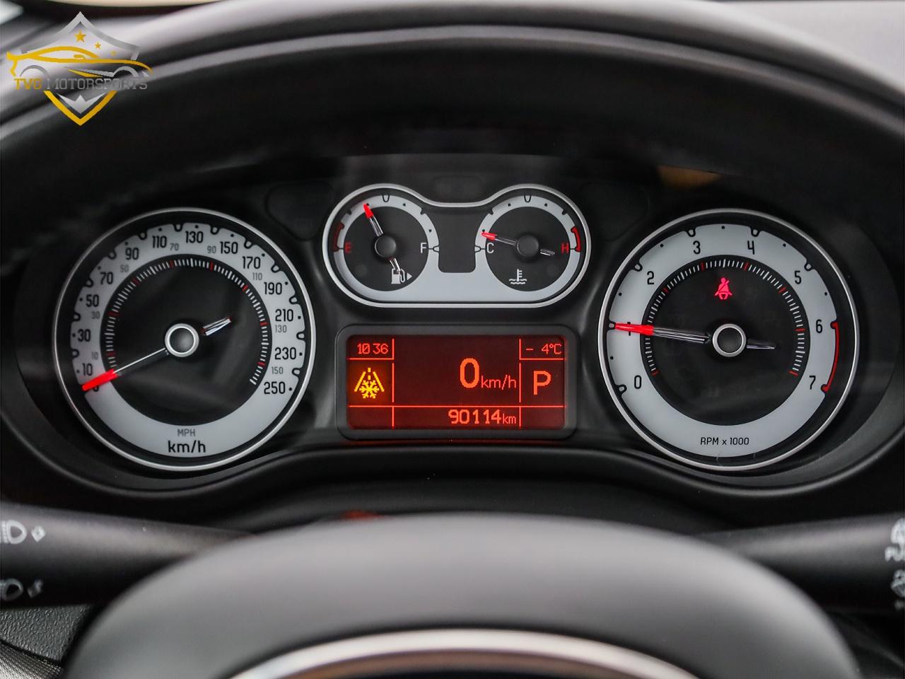 2015 Fiat 500L LOUNGE SPORT HATCBACK - Local Trade Low Kms! Photo