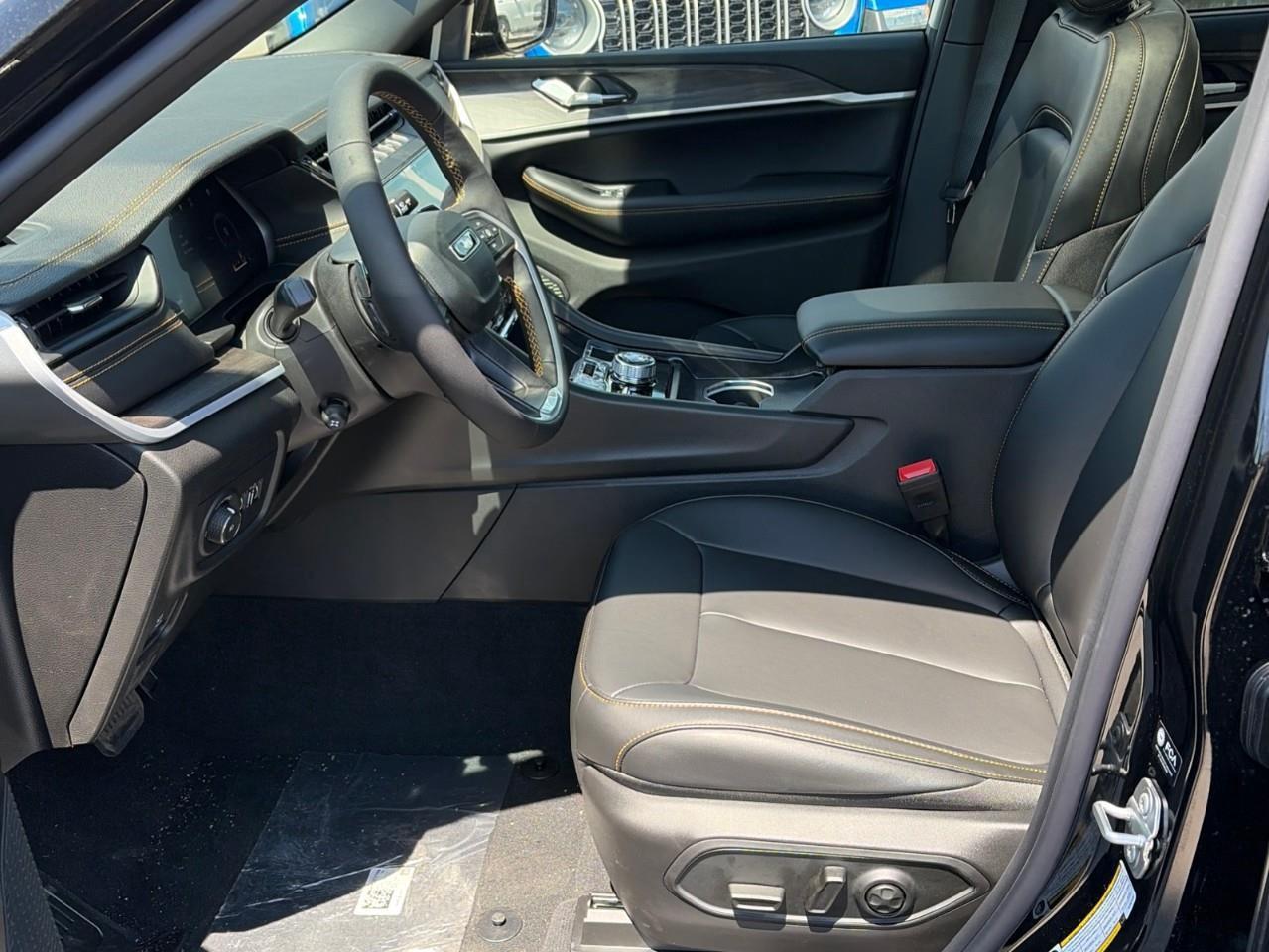 2026 Jeep Grand Cherokee Base 4dr 4x4 Photo