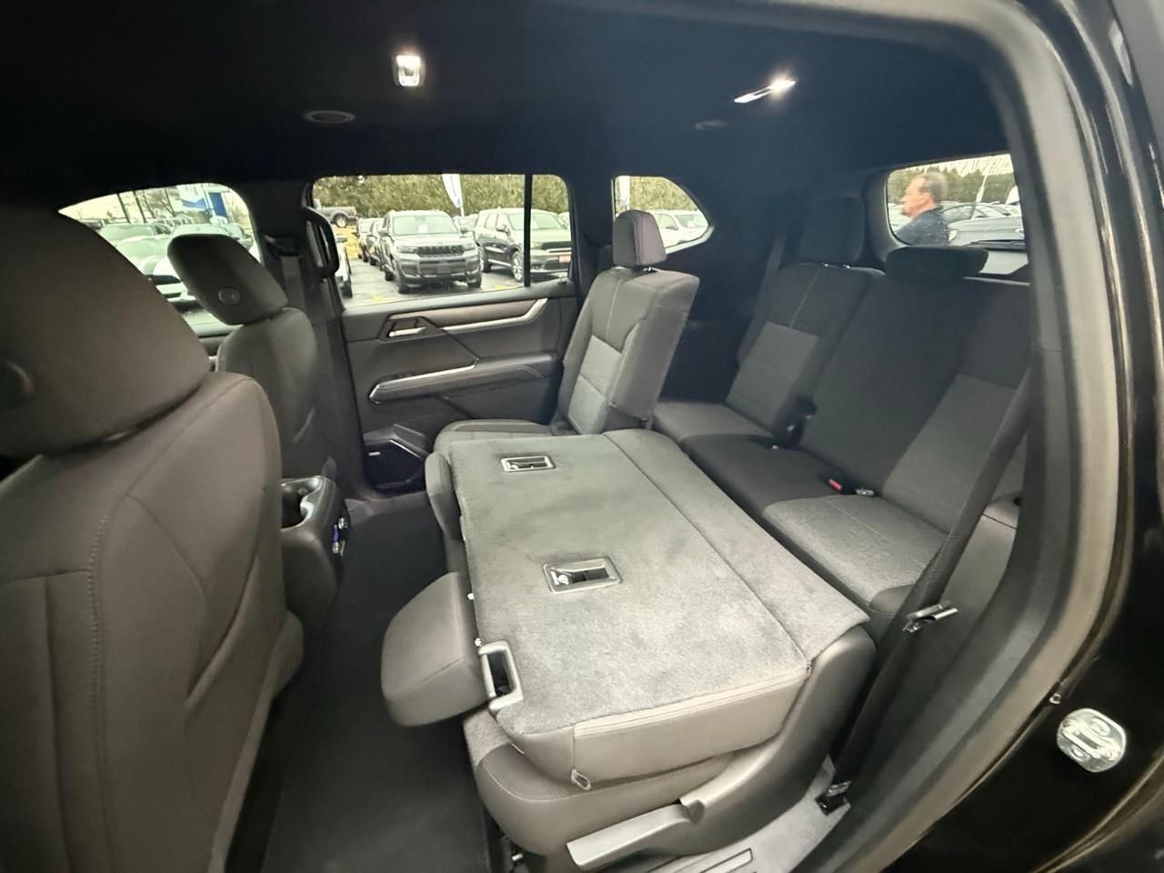 2025 GMC Acadia Elevation 4dr All-Wheel Drive Photo