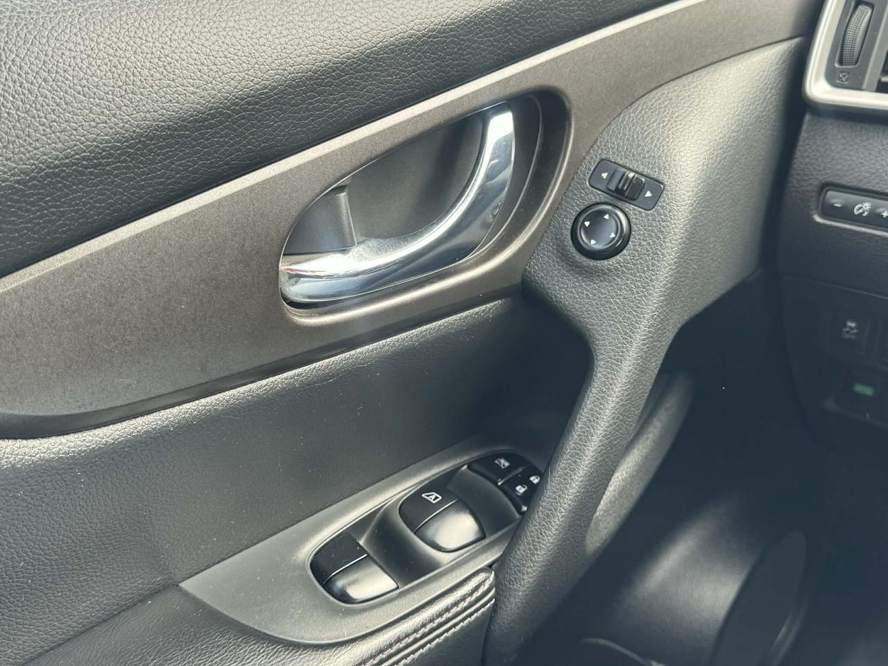 2016 Nissan Rogue AWD 4dr SL Photo