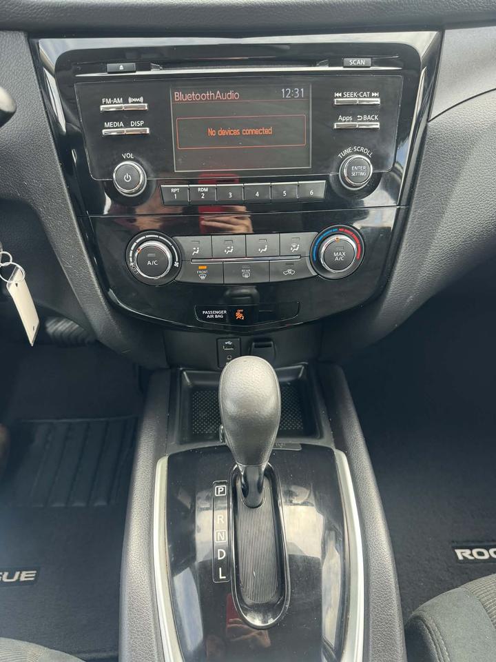 2016 Nissan Rogue AWD 4dr SL Photo