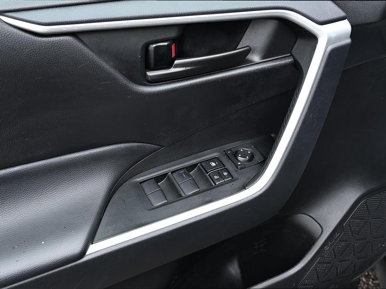 2025 Toyota RAV4 LE 4dr All-wheel Drive Photo