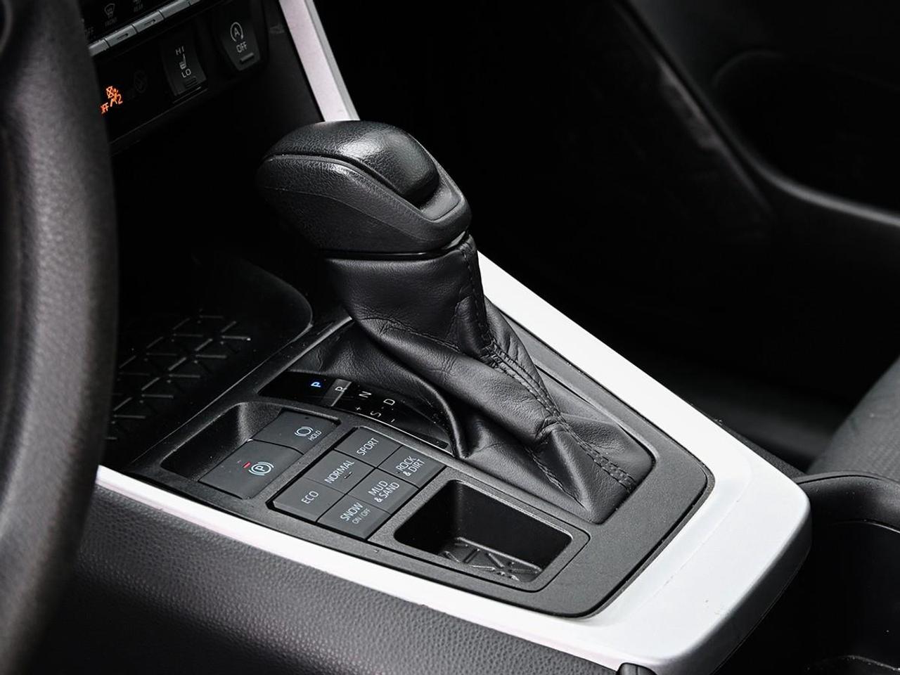 2025 Toyota RAV4 LE 4dr All-wheel Drive Photo