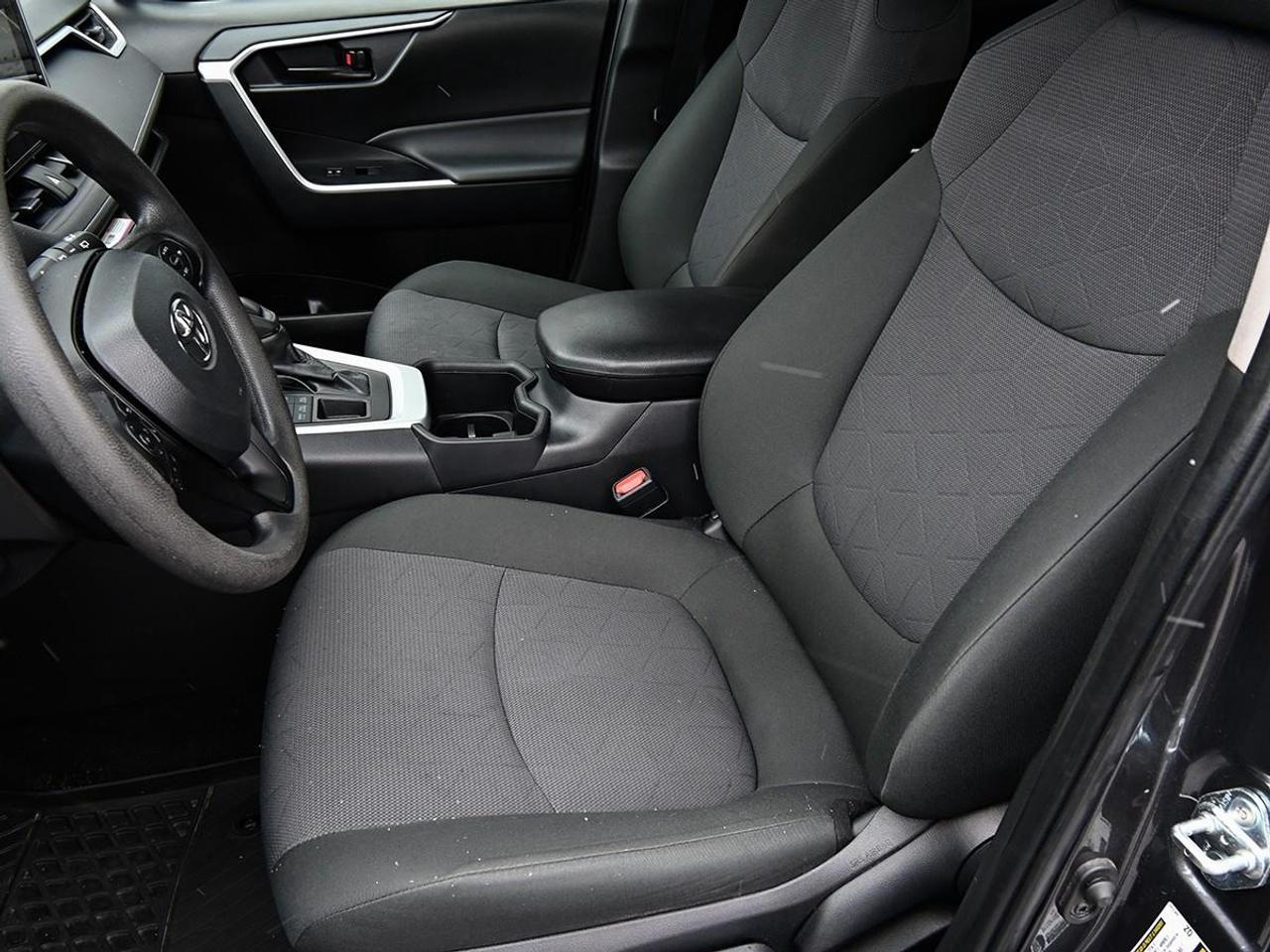 2025 Toyota RAV4 LE 4dr All-wheel Drive Photo