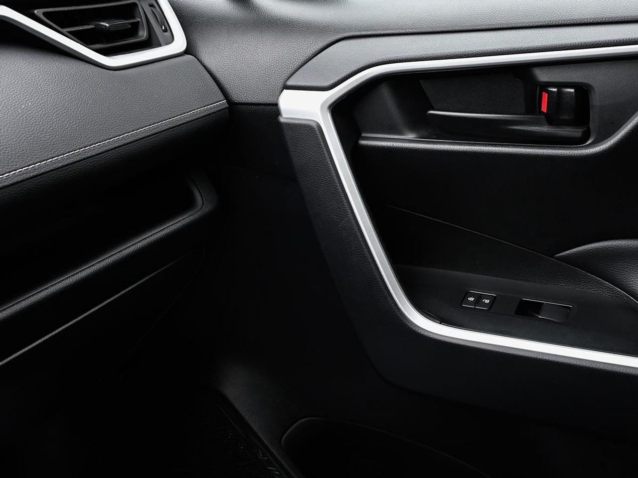 2025 Toyota RAV4 LE 4dr All-wheel Drive Photo