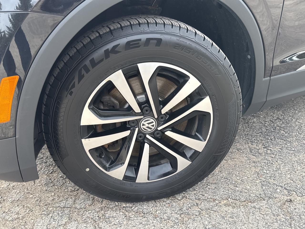 2020 Volkswagen Tiguan IQ DRIVE Photo