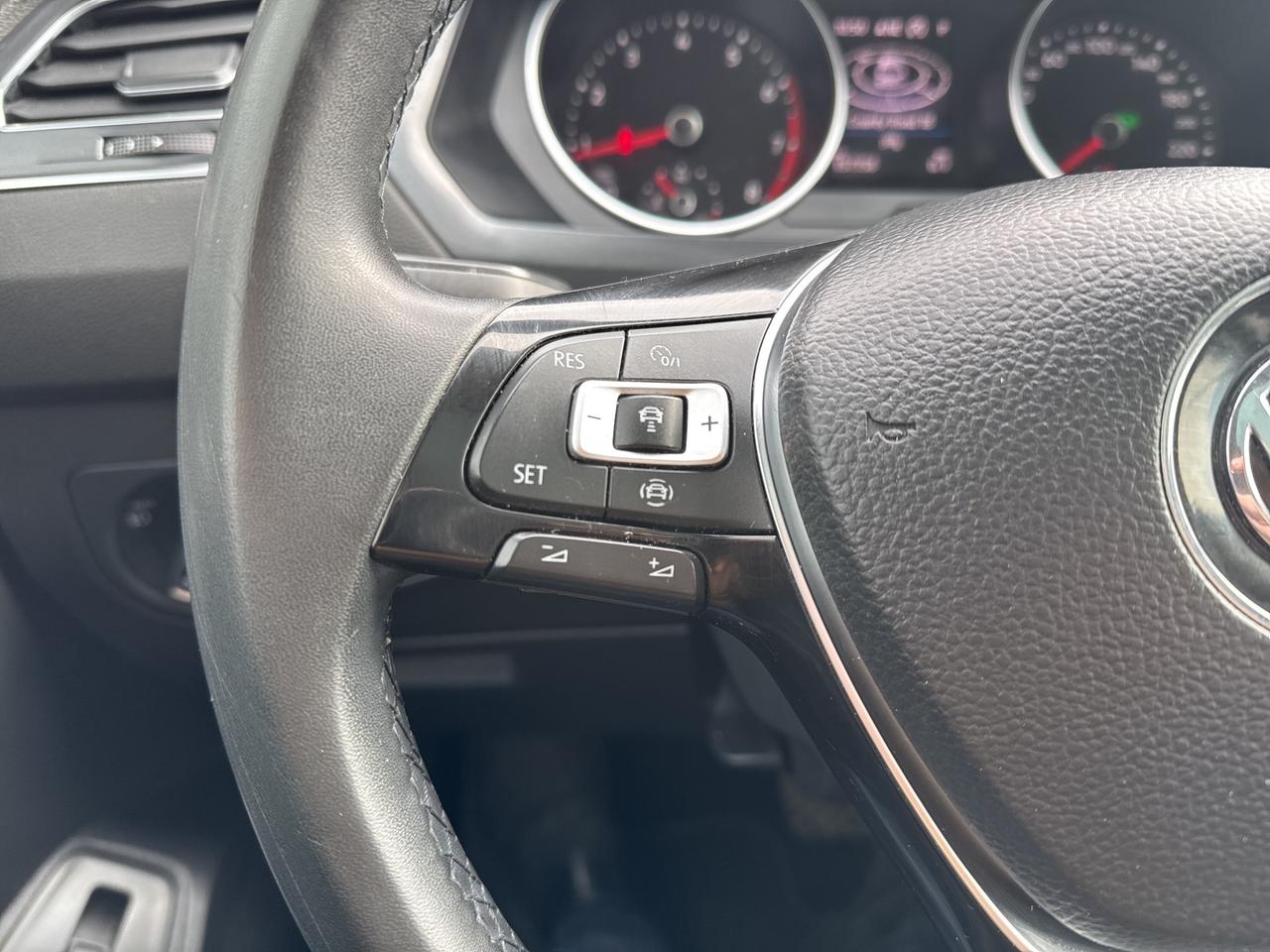 2020 Volkswagen Tiguan IQ DRIVE Photo
