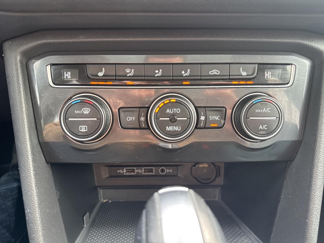 2020 Volkswagen Tiguan IQ DRIVE Photo